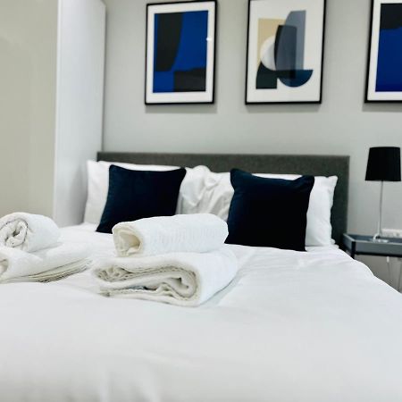 Lovely Studio Apartment With Free Parking Included! Manchester Buitenkant foto