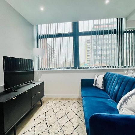 Lovely Studio Apartment With Free Parking Included! Manchester Buitenkant foto