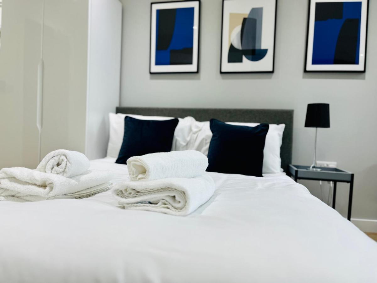 Lovely Studio Apartment With Free Parking Included! Manchester Buitenkant foto