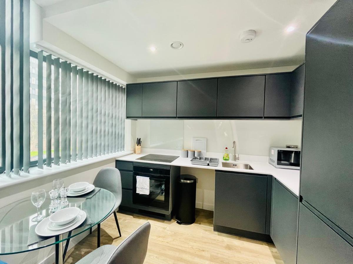 Lovely Studio Apartment With Free Parking Included! Manchester Buitenkant foto