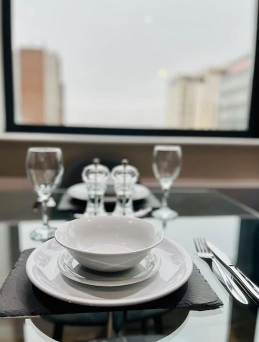 Lovely Studio Apartment With Free Parking Included! Manchester Buitenkant foto