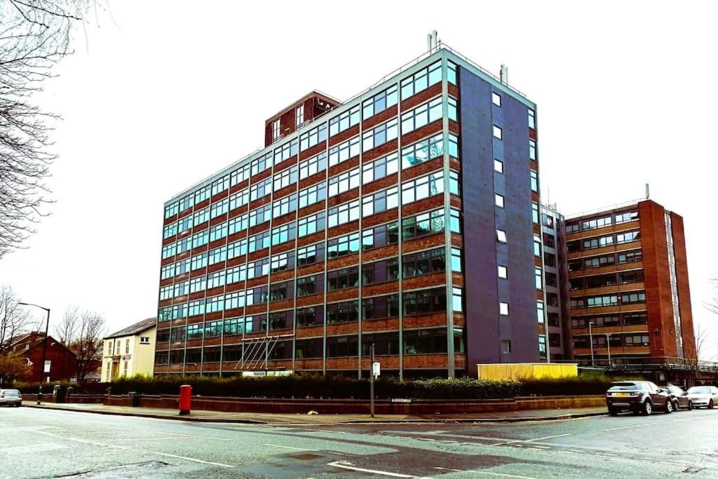 Lovely Studio Apartment With Free Parking Included! Manchester Buitenkant foto