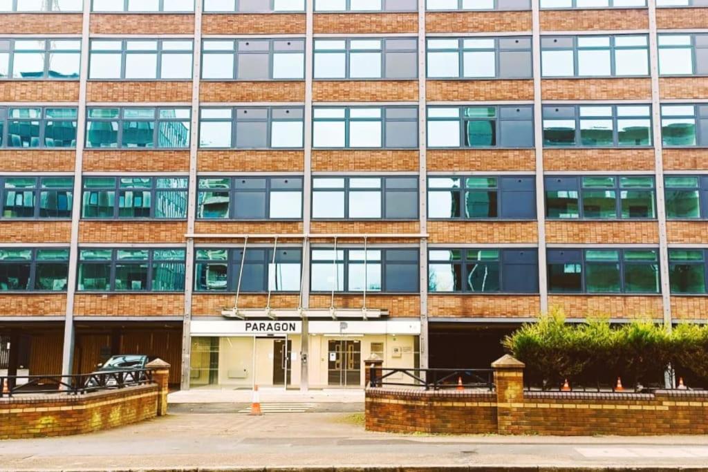 Lovely Studio Apartment With Free Parking Included! Manchester Buitenkant foto